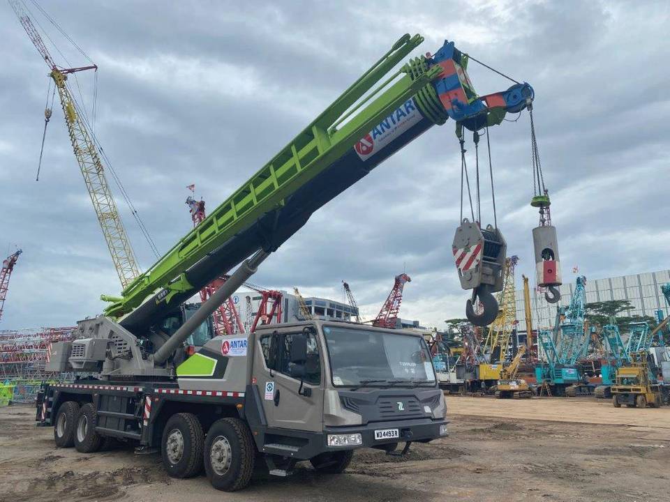 Zoomlion ZTC600R562 mobile crane comes to Singapore