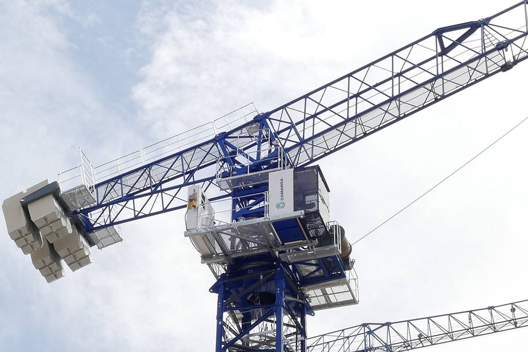 New LCH300 hydraulic luffing jib crane from Comansa